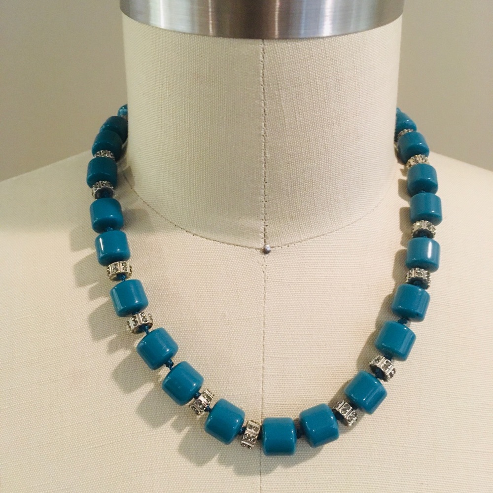 Vintage“Liz Claiborne”Turquoise Acrylic Bead Necklace